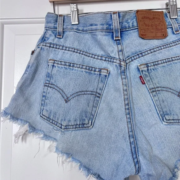 LEVIs Distressed Shorts - Picture 5 of 10